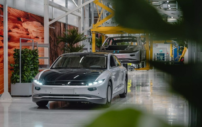 Horroráron jön az első tömeggyártású napelemes autó, a Lightyear 0