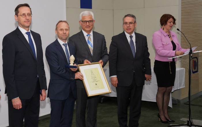 Tóth Zoltán, a Magyar Lízingszövetség korábbi főtitkára nyerte el a Magyar Bankszövetség  „Aranykaptár Díj” elismerését