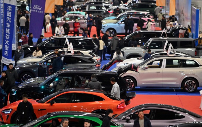 Ilyen is ritkán van: csökkent az autóeladás Kínában